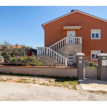 Laura Apartmán