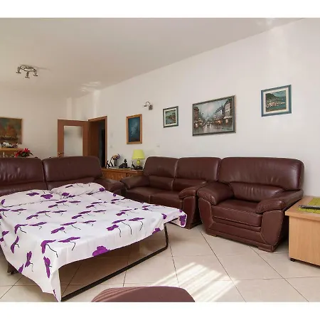 Laura Apartment
